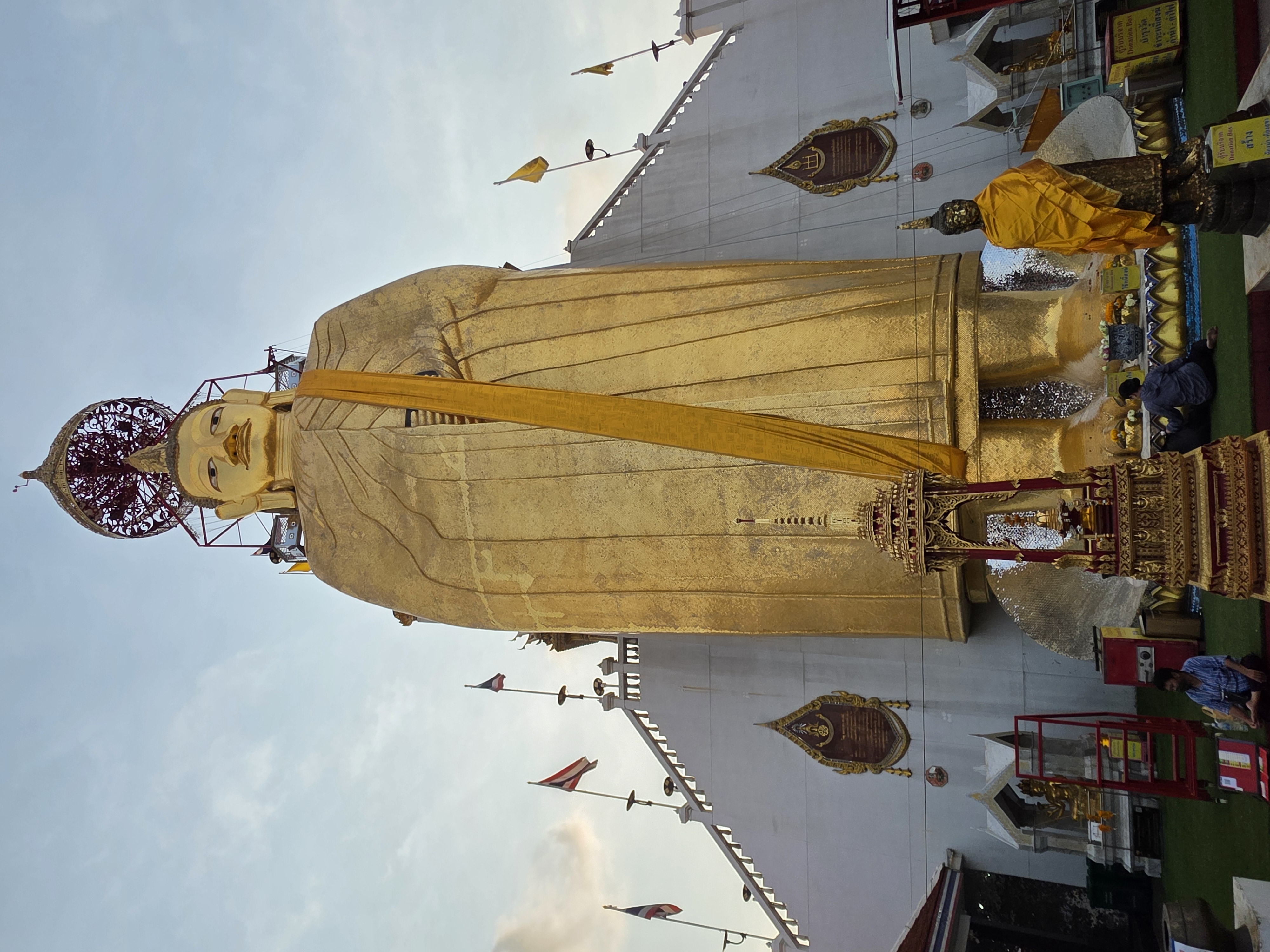 Luang Pho To, the giant standing Buddha at Wat Intharawihan