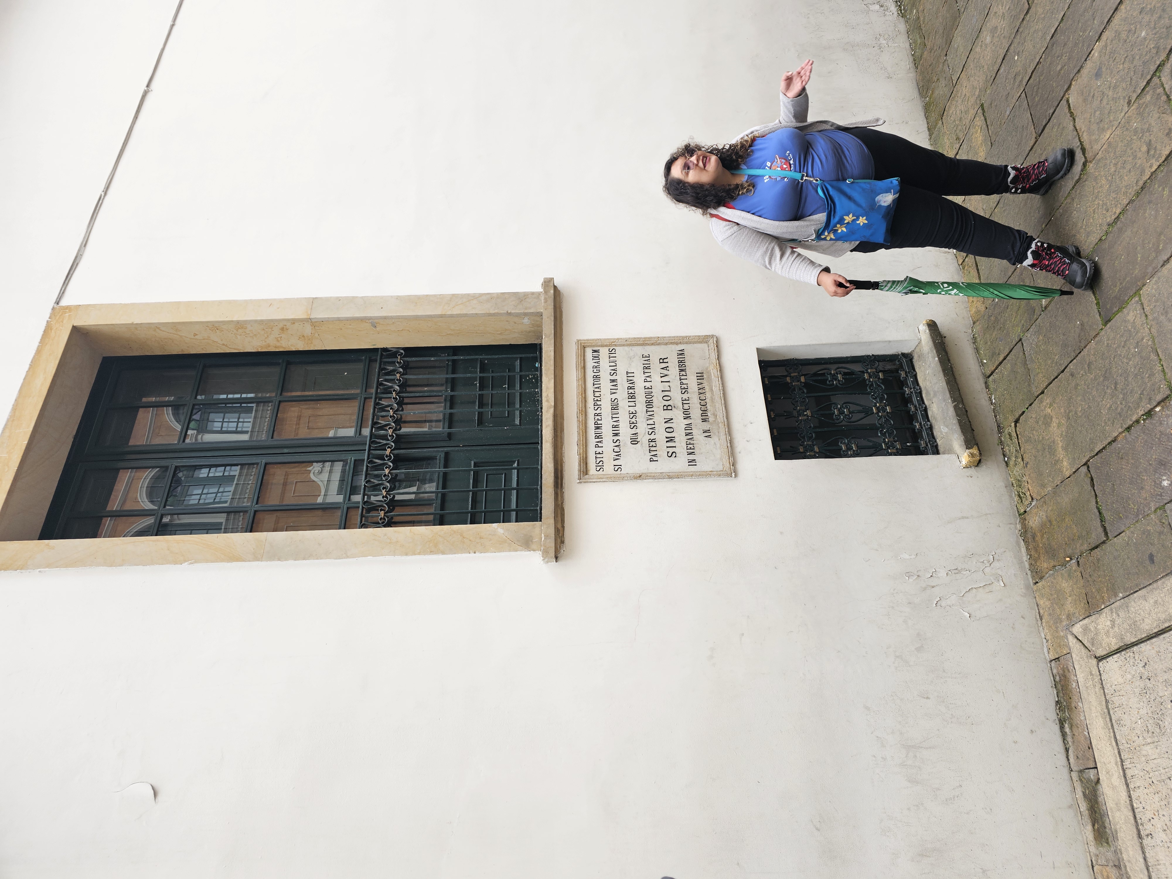 walking tour, Bolívar plaque