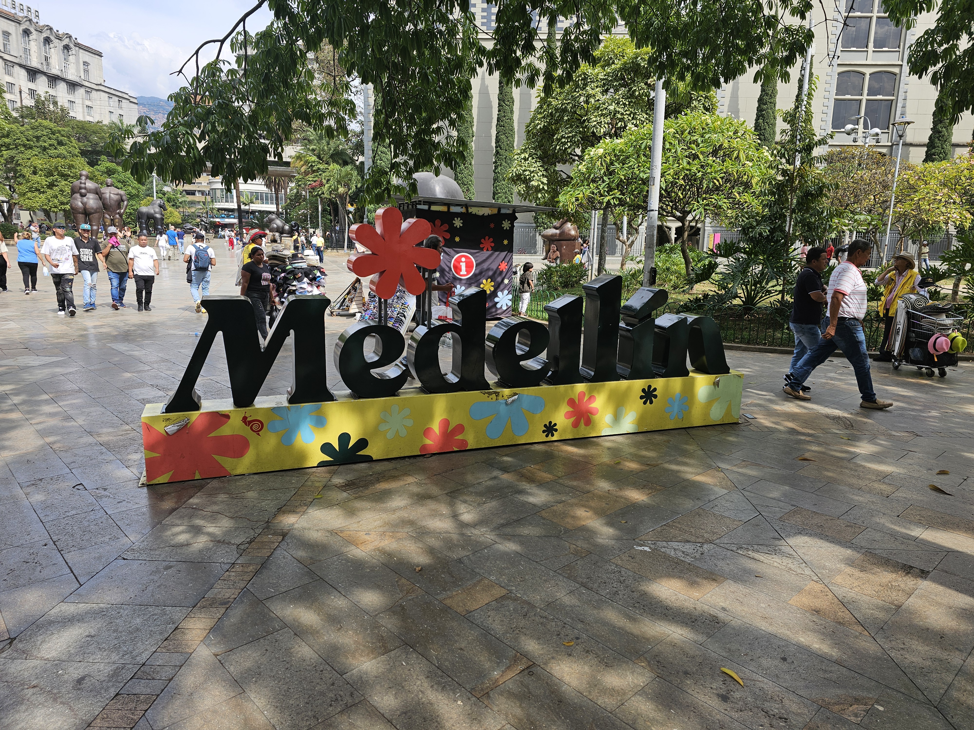 Medellín sign, Plaza Botero